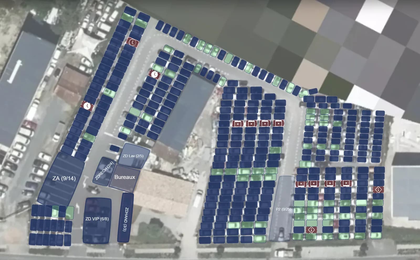 Plan ParkLiveMap du parking de Bordeaux — vue aérienne avec véhicules colorés par disponibilité et anomalies signalées en rouge.